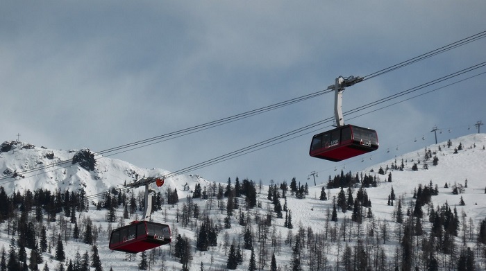 153 Menschen aus Seilbahn gerettet